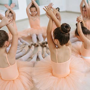 Preschoolers in ballet class during Tiny Dancer Class