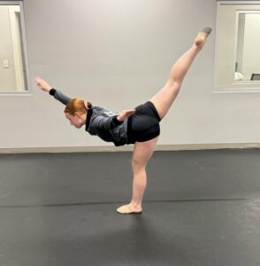 Lyrical II - leg pose Lyrical dancer in class