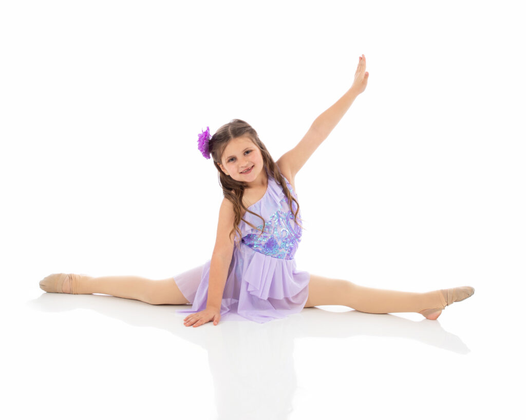 Athena Traylor - Lyrical O2 beginner level lyrical dancer in a split during her photoshoot at LA Dance Academy